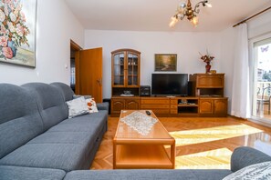 Apartment (A3) | Living room | DVD player - Apartments Vesna (Seget)