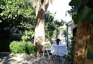 Courtyard - Apartment Marija (Podstrana)