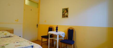 Studio (A2) | Interior