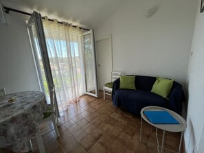 Apartment (A1) | Living room - Apartment Zeljko (Solta)