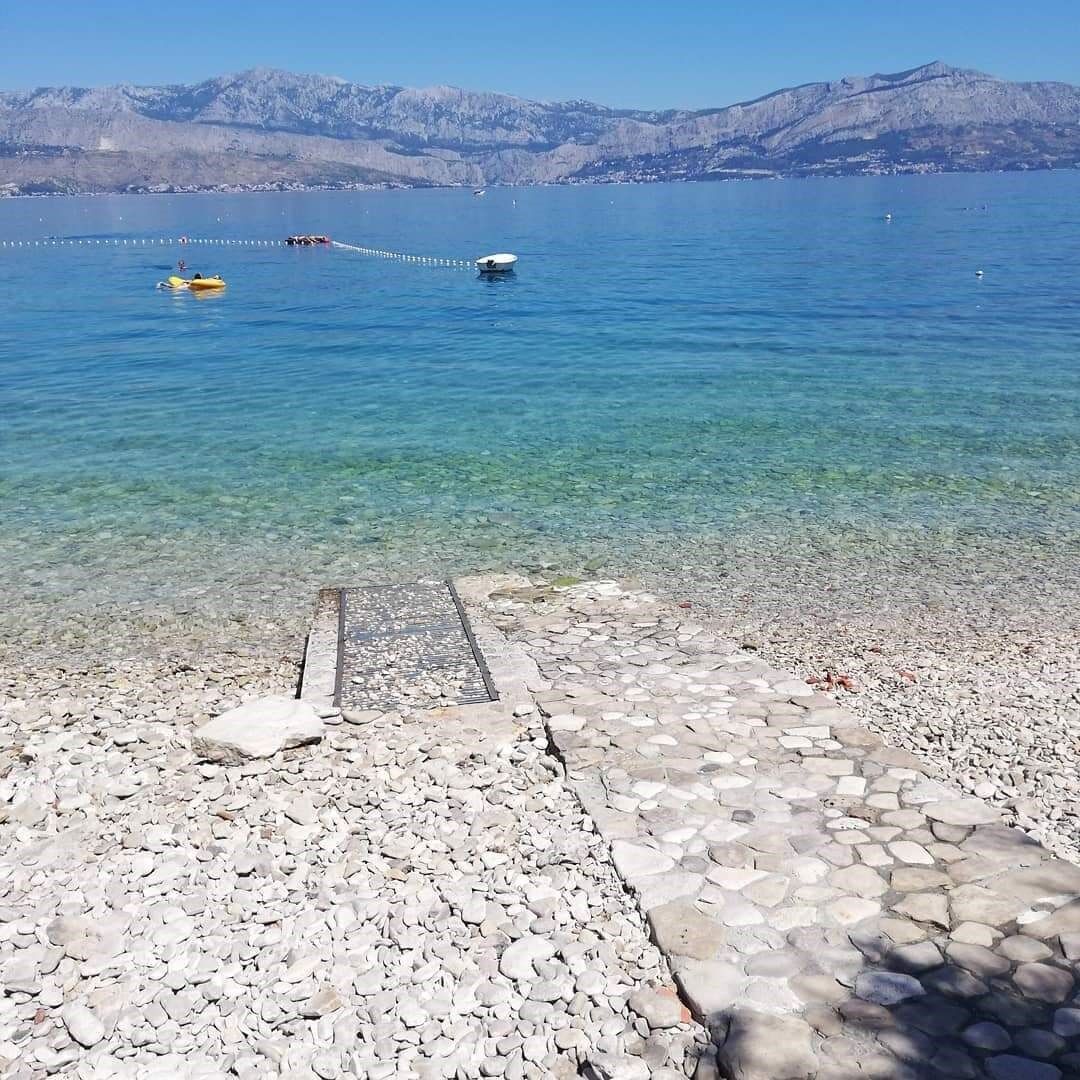 بالقرب من الشاطئ