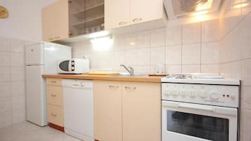 Ferienhaus | Eigene Küche | Kühlschrank, Mikrowelle, Ofen, Herdplatte