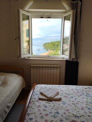 Apartment (A1) | Water view - Apartments Kat (Supetar)