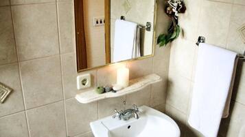 Apartment (A1) | Bathroom | Shower