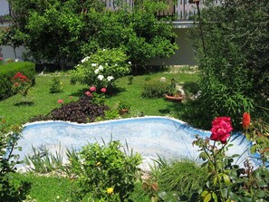 Courtyard - Apartments Bozana (Kastela)