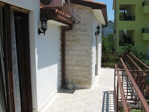 Apartemen (A2) | Teras/patio