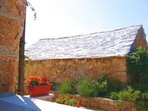 Courtyard - Apartments Matej (Bol)