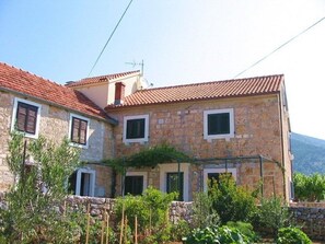 Courtyard - Apartments Matej (Bol)