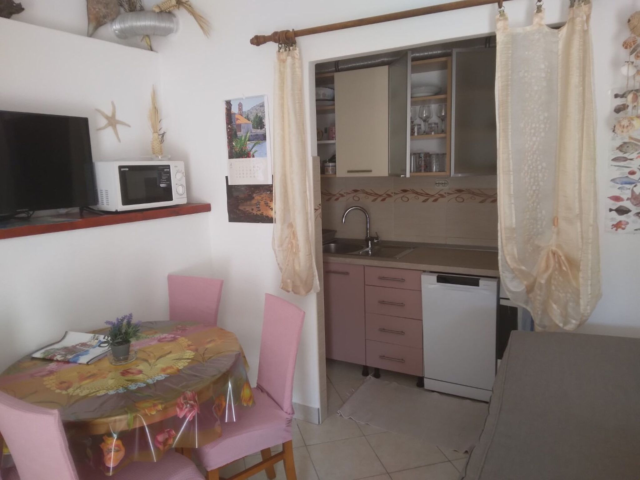 Apartment (A2) | Dining