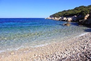 Beach nearby - Apartments Roki (Vis)