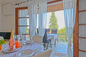 Casa | Cocina privada | Frigorífico, horno, placa de cocina y lavavajillas