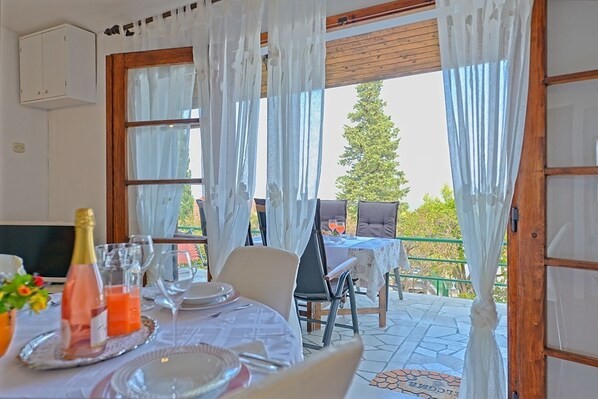House | Private kitchen | Fridge, oven, stovetop, dishwasher - House Viki (Postira)