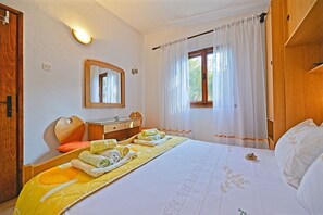 House | Iron/ironing board, free WiFi - House Viki (Postira)