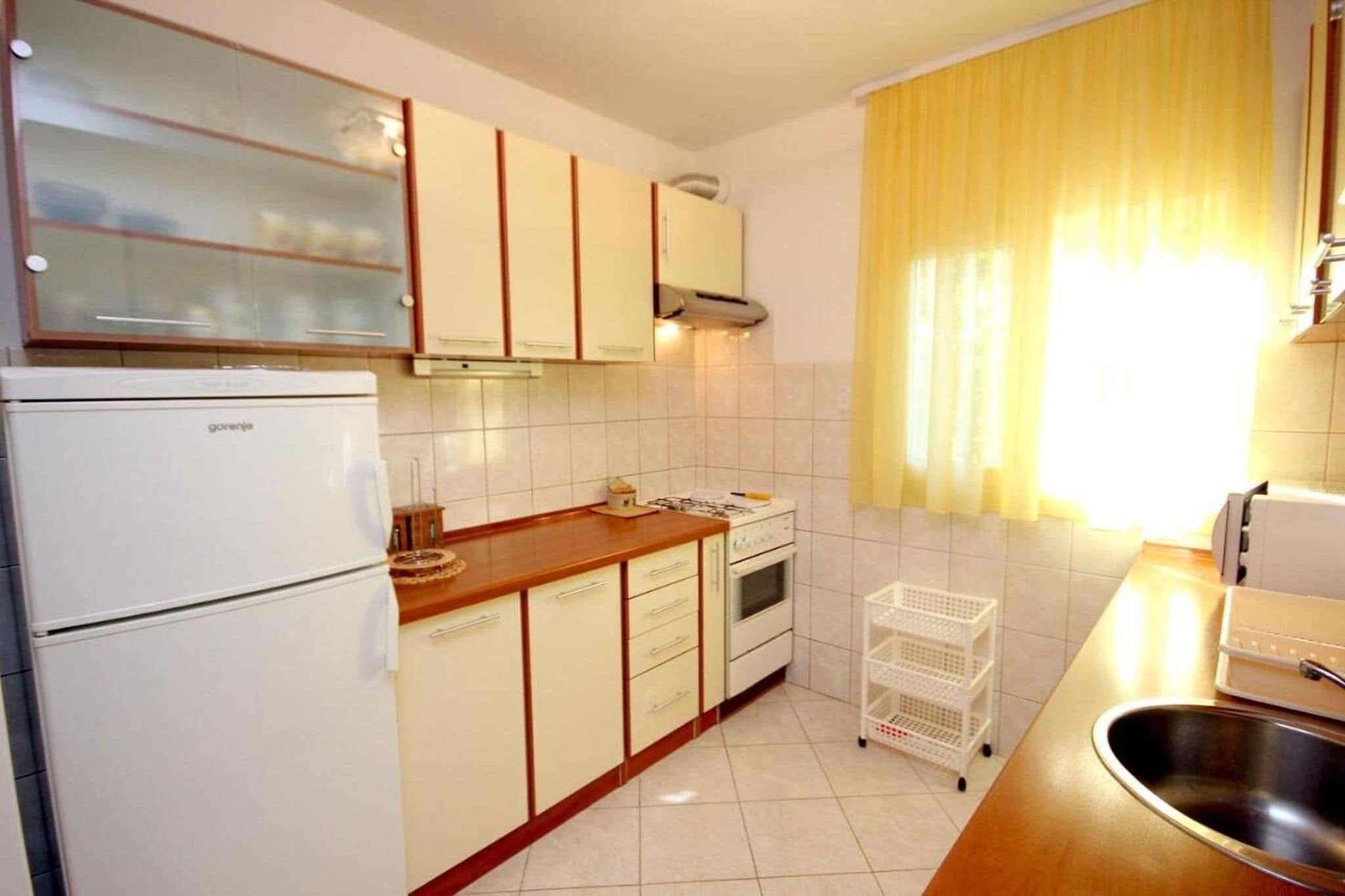 House | Private kitchen | Fridge, microwave, oven, stovetop