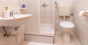 Studio (A2) | Bathroom - Apartments Mara (Trogir)