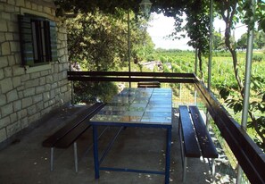 Courtyard - House Lidija (Postira)