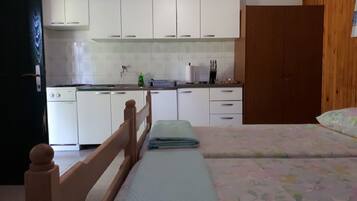 House | Private kitchen | Fridge, oven, stovetop, dishwasher