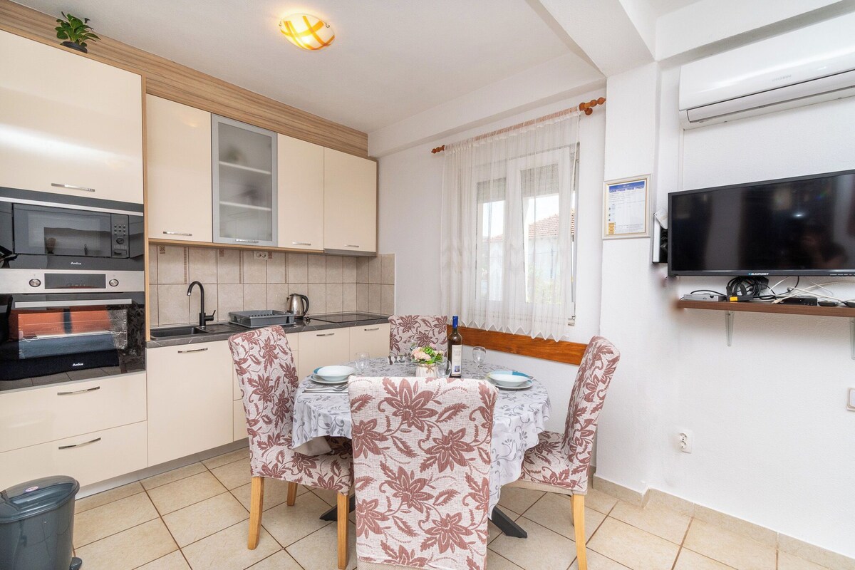 Apartment (A3) | Private kitchen | Espresso maker, fridge, stovetop, electric kettle