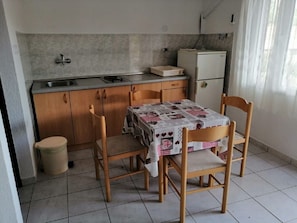 Apartment (A2) | Private kitchen | Fridge, stovetop, cookware/dishes/utensils - Apartments Branko (Vis)