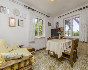 Fridge, oven, stovetop, dishwasher - Apartment More (Postira)