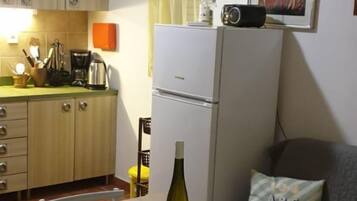 Apartment (A1) | Private kitchen | Fridge, oven, stovetop, espresso maker