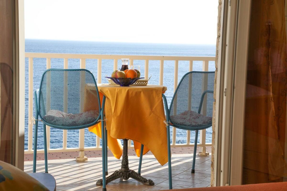 Room (S4) | Terrace/patio