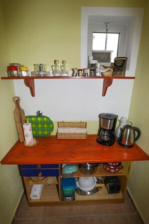 Apartment (A1) | Private kitchen | Fridge, electric kettle - Apartment and Rooms Marlene (Hvar)