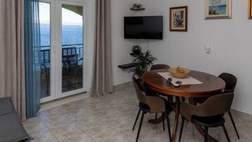 Apartment (A3) | Dining