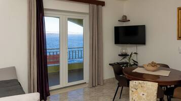 Apartment (A2) | Dining