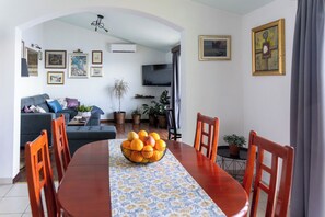 Apartemen (A1) | Tempat makan