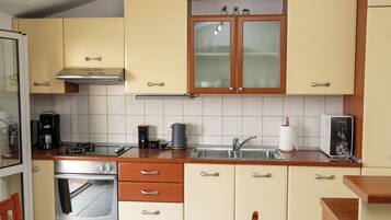 Apartment (A1) | Private kitchen | Espresso maker, cookware/dishes/utensils