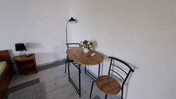 Room (S2) | Free WiFi