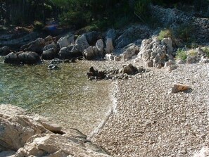 Beach nearby - Apartments Emily (Jelsa)