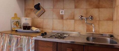 Studio (A4) | Private kitchen | Cookware/dishes/utensils