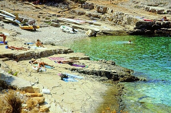 Beach nearby - Apartments Emily (Jelsa)