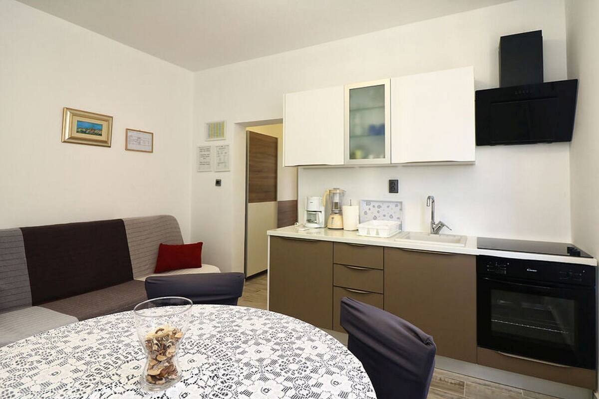Apartment (A2) | Private kitchen | Espresso maker, fridge, microwave, oven