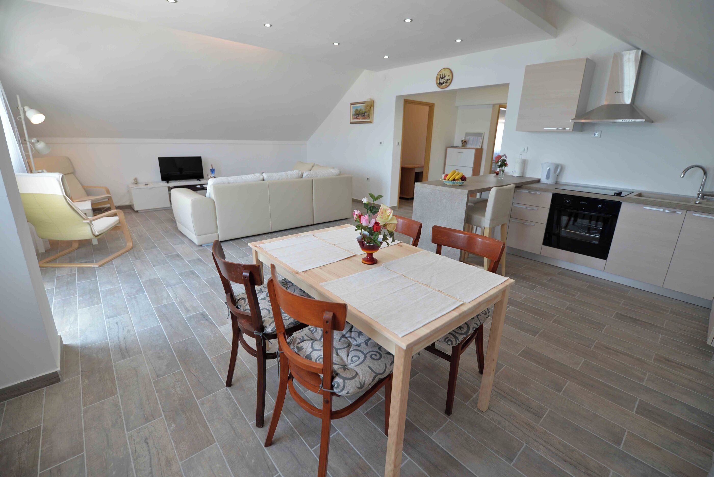 Apartment (A3) | Private kitchen | Fridge, microwave, oven, stovetop