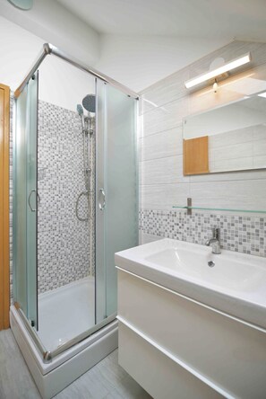 Apartment (A3) | Bathroom | Shower - Apartment Mili Sea View Betina (Tisno)
