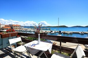 Apartment (A2) | Balcony - Apartment Mili Sea View Betina (Tisno)