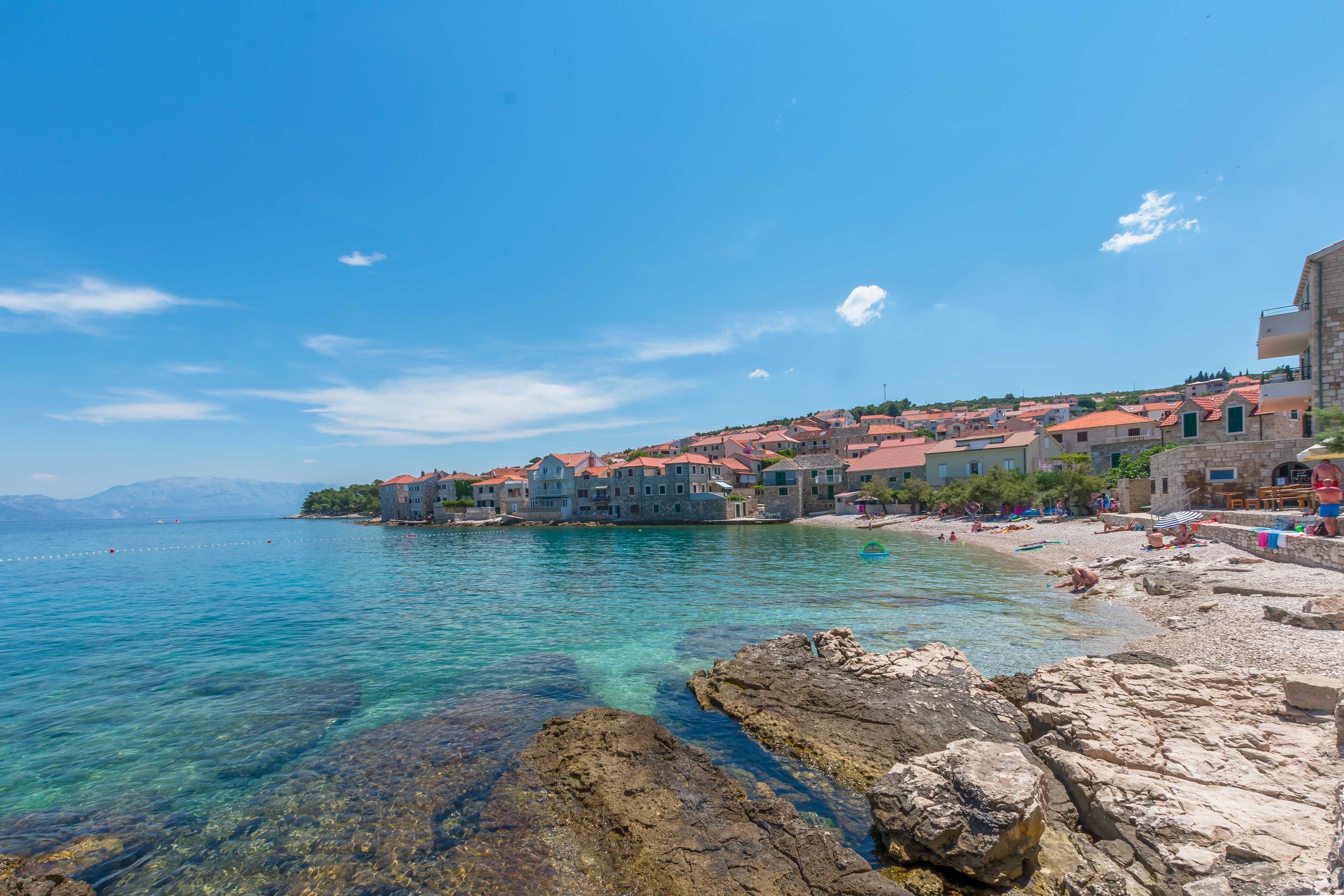 بالقرب من الشاطئ