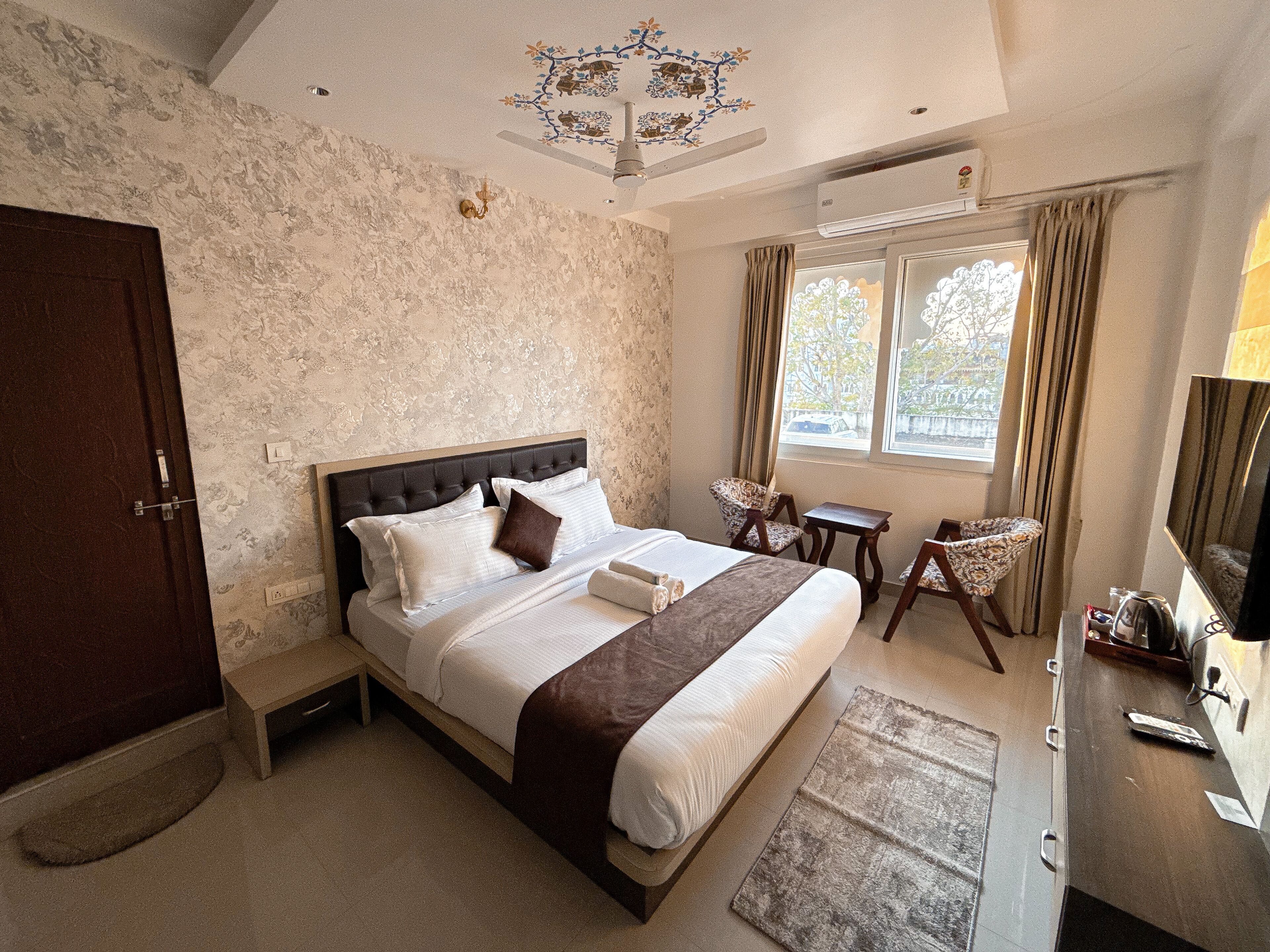 Iron/ironing board, free WiFi