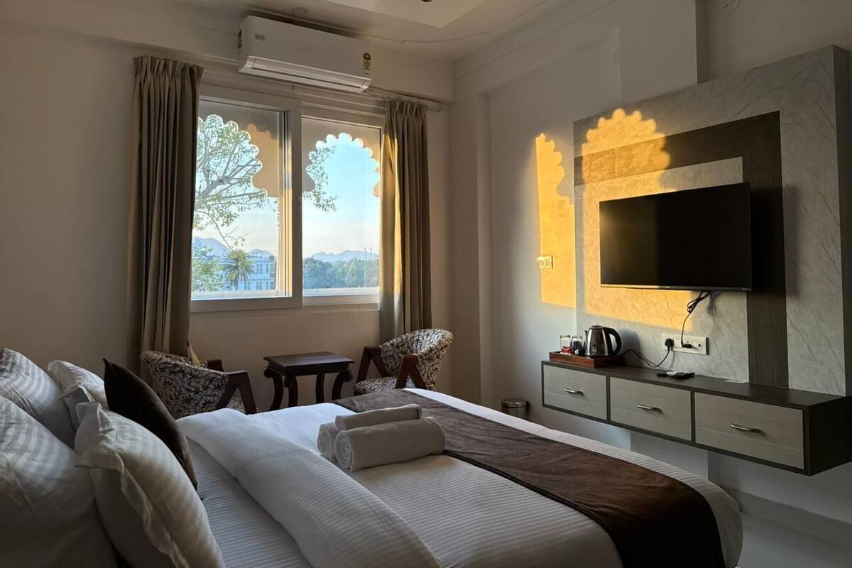 Deluxe Room, Lake View | Iron/ironing board, WiFi (free)