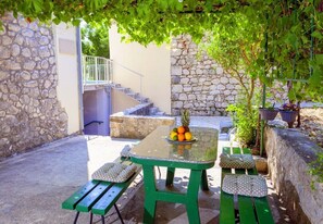 Courtyard - House Ned (Tucepi)