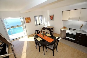 House | Private kitchen | Fridge, microwave, oven, stovetop - House Ned (Tucepi)