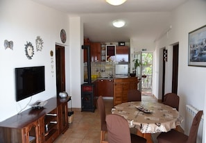 Apartemen (A3) | Ruang keluarga | Pemutar DVD