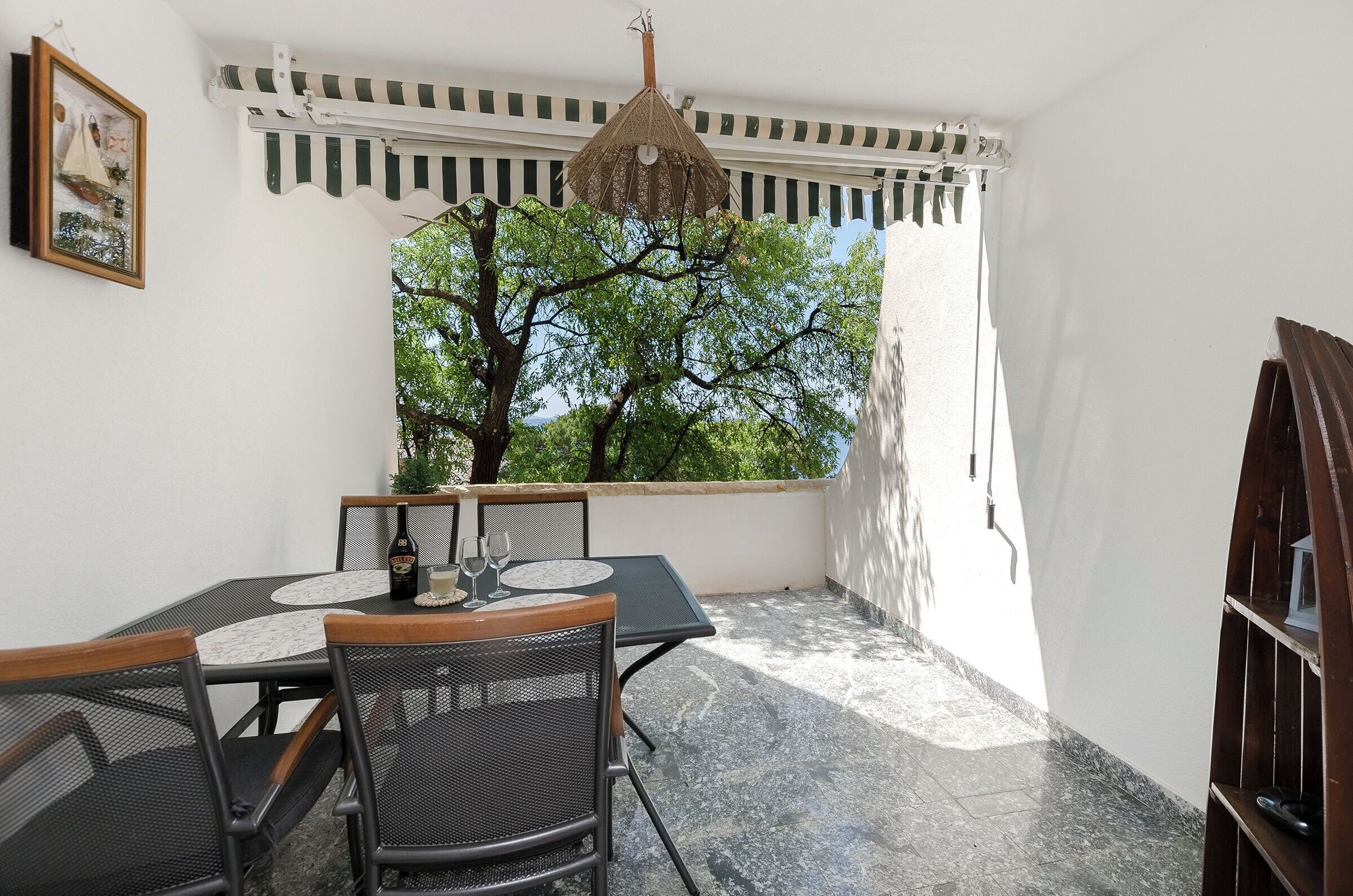 Apartemen (A2) | Tempat makan outdoor