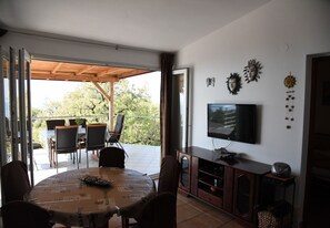 Apartment (A3) | Living room | DVD player - Apartments Ema (Murter-Kornati)