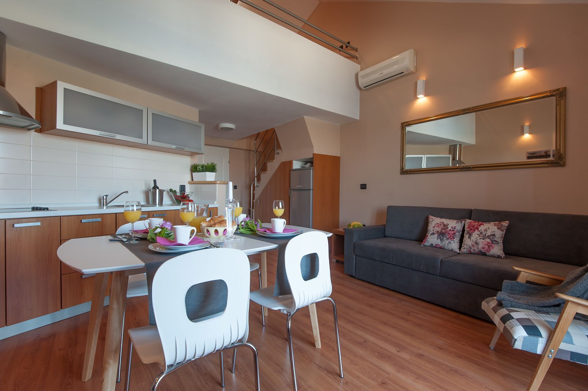 Apartment (A2) | Dining
