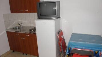 Studio (A1) | Eigene Küche | Kühlschrank, Herdplatte, Kochgeschirr/Geschirr/Besteck