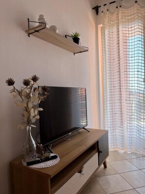 Apartment (A3) | Television - Apartments Nada (Novalja)
